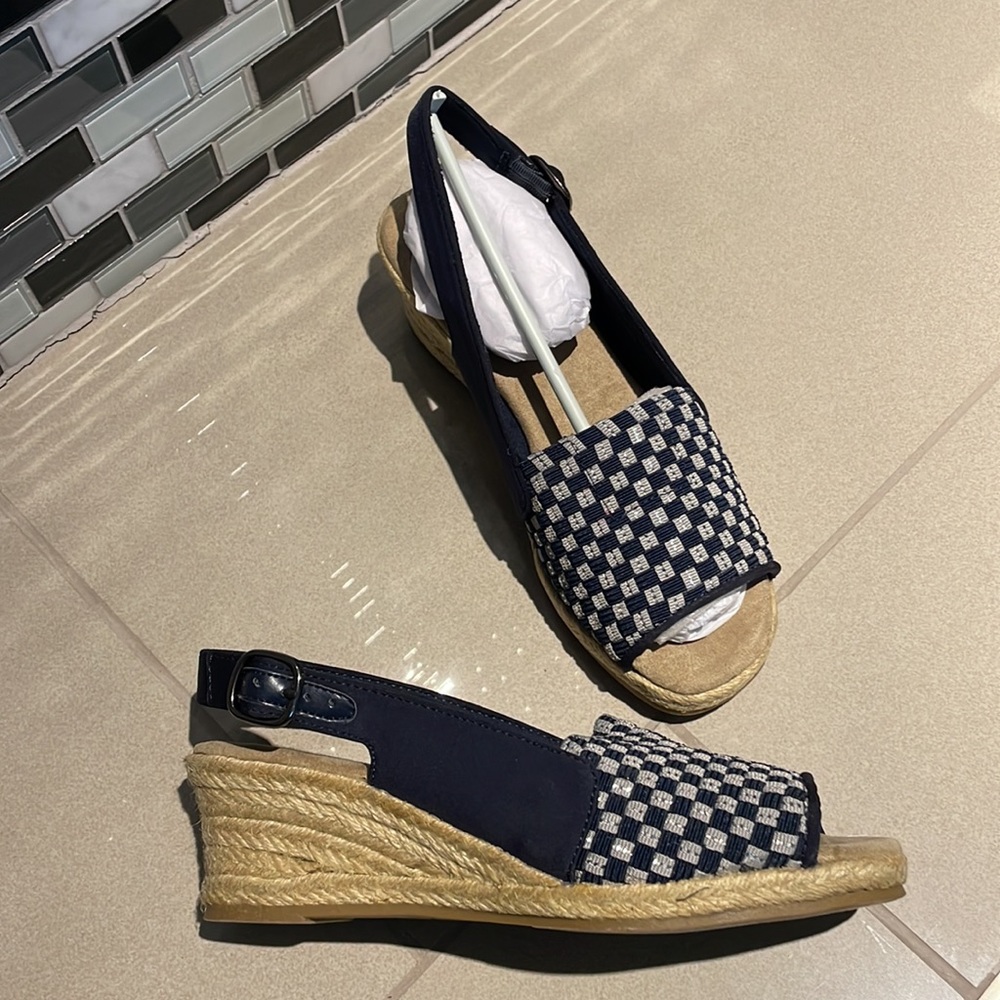 Easy street, wedge sandals